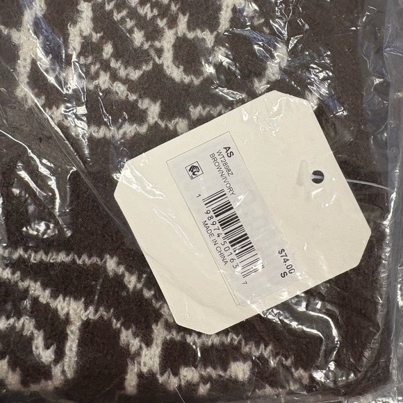 Patterned Rose Sweater - Picture 6 of 6